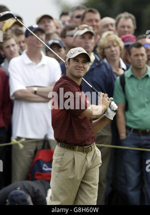 Trevor Immelman del Sudafrica si tee alla quinta buca. Foto Stock