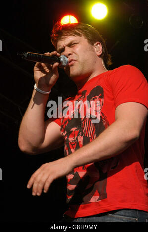 Daniel Bedingfield sul palco durante il Guilfest Music Festival. Foto Stock