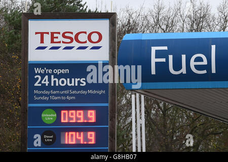 Prezzo di stock benzina. 1 un litro, alzando la posta in gioco nella guerra dei prezzi di Natale. Foto Stock