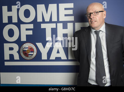 ***IMMAGINE ESCLUSIVA*** il nuovo direttore del FC Reading Brian McDermott propone un ritratto a seguito di una conferenza stampa allo stadio Madejski di Reading. Foto Stock