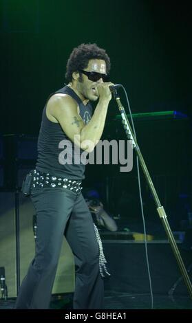 Lenny Kravitz Gig - il Carling Hammersmith Apollo. Il cantante Lenny Kravitz suona. Foto Stock