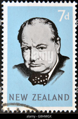Nuova Zelanda - circa 1965: timbro stampato in Nuova Zelanda mostra Sir Winston Churchill, circa 1965 Foto Stock