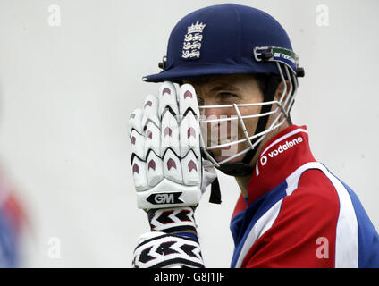 Il capitano dell'Inghilterra Michael Vaughan durante una sessione di prove. Foto Stock