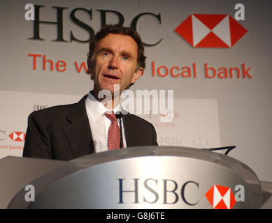 Stephen Green, Group Chief Executive di HSBC Holdings plc, parla al briefing stampa sui risultati intermedi del 2005 presso la sede centrale di docklands. Foto Stock
