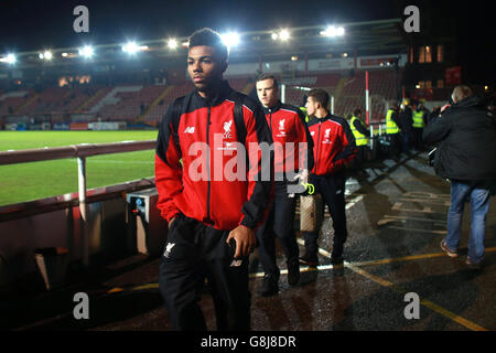 Jerome Sinclair di Liverpool arriva prima della Emirates fa Cup, terza partita a St James Park, Exeter. Foto Stock