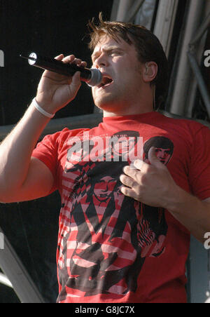 Musica - Guilfest Music Festival 2005 - Stoke Park. Cantante Daniel Bedingfield sul palco. Foto Stock