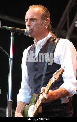 Musica - Guilfest Music Festival 2005 - Stoke Park. Francesco Rossi di Stato Quo sul palco. Foto Stock