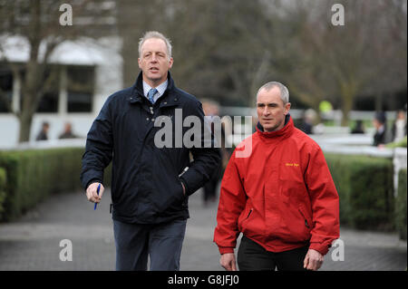 Kempton Park Races - William Hill Winter Festival - giorno uno. Il formatore David Pipe (a sinistra) al Kempton Park durante il William Hill Winter Festival Foto Stock