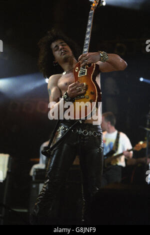 Slash - Il Freddie Mercury Tribute Concert per la consapevolezza del AIDS - Wembley Foto Stock