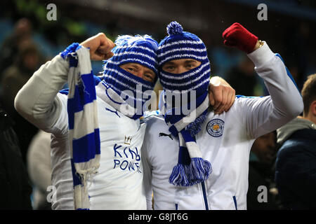 Aston Villa / Leicester City - Barclays Premier League - Villa Park. I sostenitori di Leicester City dimostrano il loro sostegno durante la partita della Barclays Premier League a Villa Park, Birmingham. Foto Stock