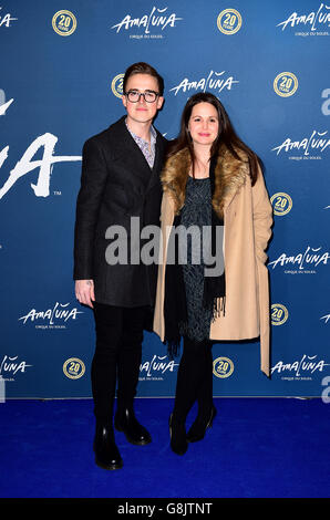 Tom Fletcher e la moglie Giovanna Falcone frequentano la Amaluna del Cirque du Soleil, che segna il 20° anniversario del Cirque Du Soleil alla Royal Albert Hall di Londra. PREMERE ASSOCIAZIONE foto. Data immagine: Martedì 19 gennaio 2016. Il credito fotografico dovrebbe essere: Ian West/PA Wire Foto Stock