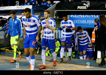 Reading v Huddersfield Town - Emirates fa Cup - terza partita - Stadio Madejski. I giocatori di lettura si dirigono in campo Foto Stock