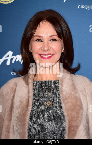 Arlene Phillips partecipa al ventesimo anniversario del Cirque du Soleil al Royal Albert Hall di Londra. PREMERE ASSOCIAZIONE foto. Data foto: Martedì 19 gennaio 2016. Il credito fotografico deve essere: Ian West/PA Wire Foto Stock