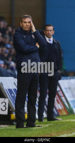 Gillingham / Bradford City - Sky Bet League One - Stadio Priestfield. Bradford City Manager Phil Parkinson (a sinistra) guarda il suo fianco con Gillingham Manager Justin Edinburgh (a destra) Foto Stock