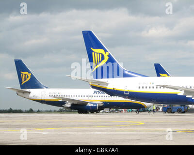 Ryanair aicraft sul grembiule all'aeroporto di Dublino. Foto Stock