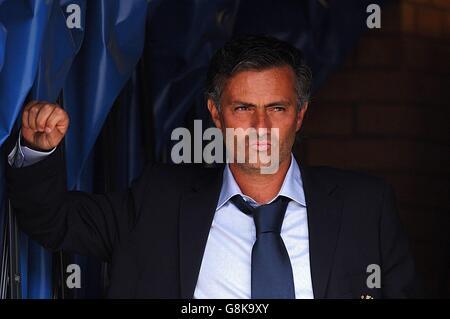 Calcio - fa Barclays Premiership - Wigan Athletic v Chelsea - JJB Stadium. Il manager del Chelsea Jose Mourinho prima del calcio d'inizio Foto Stock