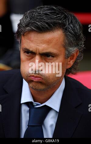 Calcio - fa Barclays Premiership - Wigan Athletic v Chelsea - JJB Stadium. Il manager del Chelsea Jose Mourinho prima del calcio d'inizio Foto Stock