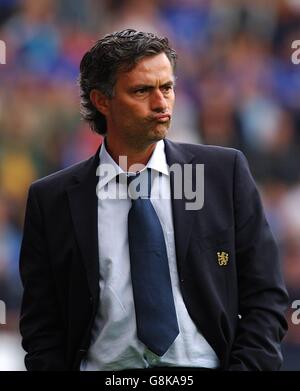 Calcio - fa Barclays Premiership - Wigan Athletic / Chelsea - JJB Stadium. Il manager del Chelsea Jose Mourinho sembra preoccupato perché il suo team lo trova difficile da sfondare Wigan Athletic Foto Stock