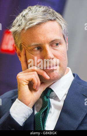 Il candidato conservatore del sindaco di Londra Zac Goldsmith al dibattito "perché dovrei essere sindaco di Londra domani", presso la London School of Economics di Londra. Foto Stock