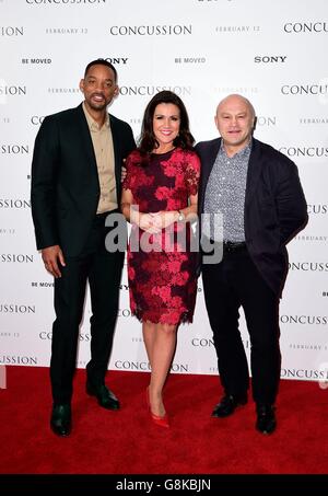 Will Smith (a sinistra), Susanna Reid e l'ex rugby inglese Brian Moore (a destra) assistono a una proiezione del nuovo film Confussion all'Ham Yard Hotel di Londra. Foto Stock