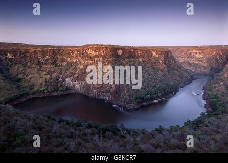 Zambezi River Gorge in serata, Zimbabwe. Foto Stock
