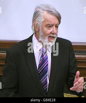 Paul Flynn di Labor è a capo del dibattito che chiede di bandire la speranza presidenziale americana Donald Trump dalla Gran Bretagna, al Westminster Hall di Londra. PREMERE ASSOCIAZIONE foto. Data di emissione: Lunedì 18 gennaio 2016. Il miliardario provocò una diffusa rabbia dopo aver chiesto un blocco per i musulmani che entravano negli Stati Uniti e reclamò che alcune parti di Londra fossero 'radicalizzate' che la polizia aveva 'paura della propria vita?. PREMERE ASSOCIAZIONE foto. Data foto: Lunedì 18 gennaio 2016. Vedi la storia della PA COMMONS Trump. Il credito fotografico dovrebbe essere: Filo PA Foto Stock