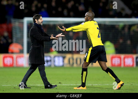 Watford / Chelsea - Barclays Premier League - Vicarage Road. Il direttore di Watford Quique Flores (a sinistra) celebra il pareggio con Allan Nyom (a destra) dopo la Barclays Premier League a Vicarage Road, Londra. Foto Stock