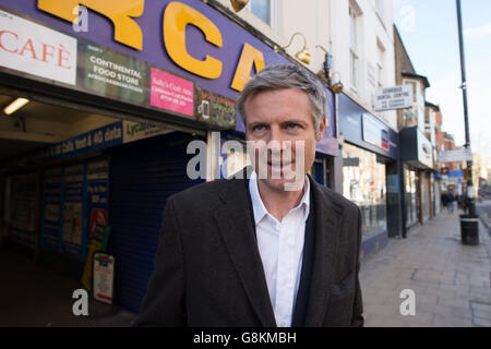 Il candidato mayoral conservatore di Londra Zac Goldsmith insegue a Uxbridge, dove è stato affiancato dall'attuale sindaco di Londra Boris Johnson, mentre la corsa per il City Hall sale prima della votazione di maggio. Foto Stock