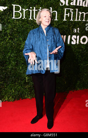 Dame Maggie Smith partecipa ai London Evening Standard British Film Awards 2016 al Television Center di White City, Londra. PREMERE ASSOCIAZIONE foto. Data foto: Domenica 7 febbraio 2016. Vedi PA Story SHOWBIZ ESFilmAwards. Il credito fotografico deve essere: Ian West/PA Wire Foto Stock