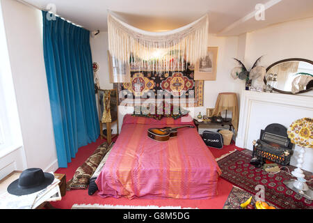 Vista generale della camera da letto di Jimi Hendrix durante l'anteprima stampa del nuovo sito storico che celebra Jimi Hendrix all'appartamento in cui visse tra il 1968 e il 1969 su Brook Street, Londra. Foto Stock