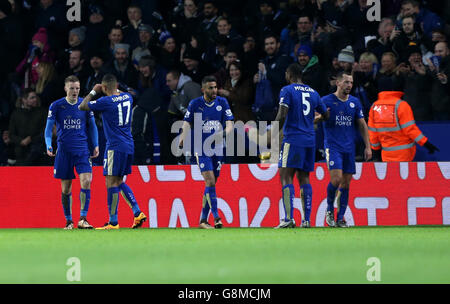 Leicester City / Liverpool - Barclays Premier League - The King Power Stadium. Jamie Vardy (a sinistra) di Leicester City celebra il primo goal del gioco del suo lato Foto Stock