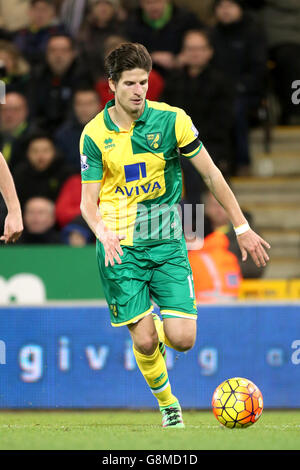 Timm Klose di Norwich City durante la partita della Barclays Premier League a Carrow Road, Norwich. PREMERE ASSOCIAZIONE foto. Data immagine: Martedì 2 febbraio 2016. Guarda la storia di calcio della PA Norwich. Il credito fotografico dovrebbe essere: Chris Radburn/PA Wire. Nessun utilizzo con audio, video, dati, elenchi di apparecchi, logo di club/campionato o servizi "live" non autorizzati. L'uso in-match online è limitato a 75 immagini, senza emulazione video. Nessun utilizzo nelle scommesse, nei giochi o nelle pubblicazioni di singoli club/campionati/giocatori Foto Stock