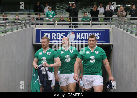 Ireland's (da sinistra a destra) Keith Earls, Rory Best e Jack McGrath durante il Captain's Run all'Aviva Stadium, Dublino. Foto Stock