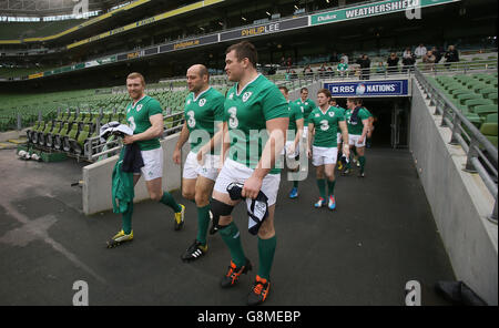 Ireland's (da sinistra a destra) Keith Earls, Rory Best e Jack McGrath durante il Captain's Run all'Aviva Stadium, Dublino. Foto Stock