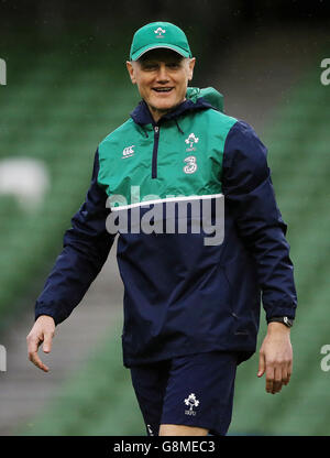 L'allenatore irlandese Joe Schmidt durante il Captain's Run all'Aviva Stadium di Dublino. Foto Stock