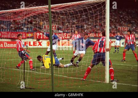 Ian Marshall di Leicester City (terza destra) celebra il punteggio Foto Stock