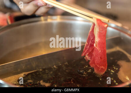 Wagyu Carni bovine Premio per lo shabu e yakiniku con chopstocks Foto Stock