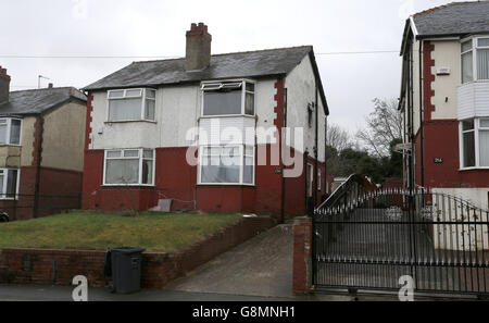 La casa di Alder Street, Huddersfield, dove due ragazzi credevano di essere di due e tre anni sono morti dopo un incendio della casa. Foto Stock