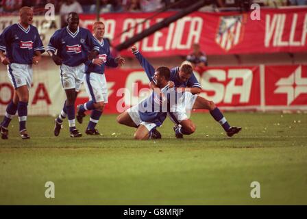 Ian Marshall di Leicester City (secondo da destra) celebra il suo obiettivo con i compagni di squadra (da sinistra a destra) Matt Elliott, Emile Heskey, Neil Lennon e Steve Guppy Foto Stock