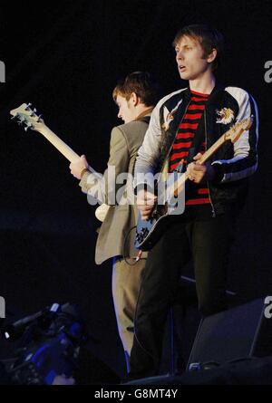 V Festival - Hylands Park. Franz Ferdinand si esibisce sulla V tappa durante il V Festival. Foto Stock