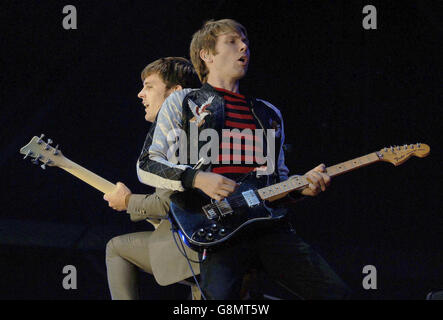 V Festival - Hylands Park. Franz Ferdinand si esibisce sulla V tappa durante il V Festival. Foto Stock