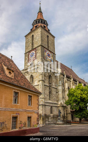 La torre della Chiesa Nera in Brasov, Romania Foto Stock