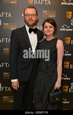 Simon Pegg e la moglie Maureen McCann frequentano il BAFTA Film Gala, al BAFTA di Piccadilly, Londra. Foto Stock