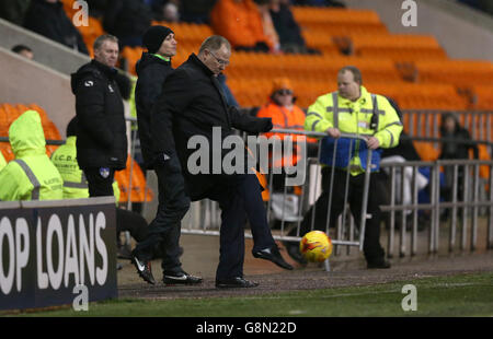 Blackpool / Oldham Athletic - Sky Bet League One - Bloomfield Road. Blackpool Manager Neil McDonald sulla linea di contatto. Foto Stock