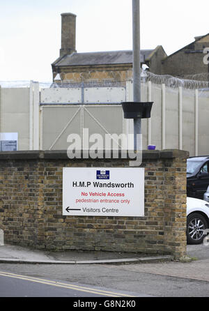 Un cartello all'esterno di HMP Wandsworth, una prigione maschile di categoria B nel sud-ovest di Londra. Foto Stock