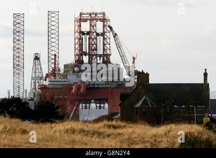 Impianti di trivellazione del petrolio in Cromarty Firth Foto Stock