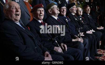 WW II veterani ricevere la Legione d'onore Foto Stock