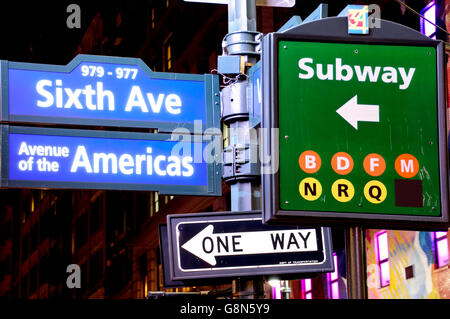 Sesta Avenue, Avenue of the Americas, cartelli stradali, Manhattan, New York City, Stati Uniti d'America Foto Stock