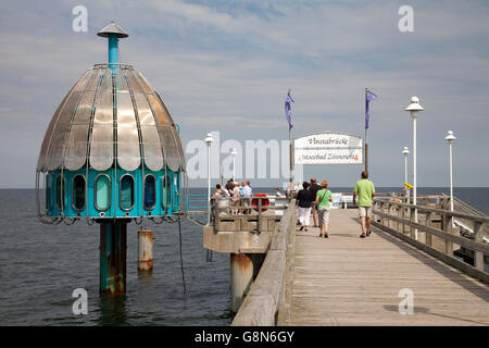 Campana subacquea presso il molo Vinetabruecke, Mar Baltico località di Zinnowitz, isola di Usedom, Meclemburgo-Pomerania Occidentale Foto Stock