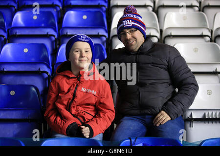 Birmingham City / Bolton Wanderers - Campionato Sky Bet - St Andrews. Gli appassionati di Birmingham negli stand Foto Stock